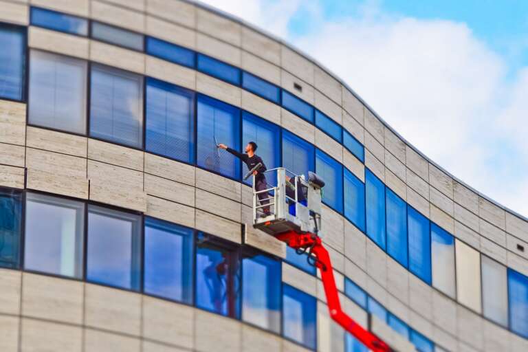 Fenster- & Glasreinigung - Professioneller Service in Wien